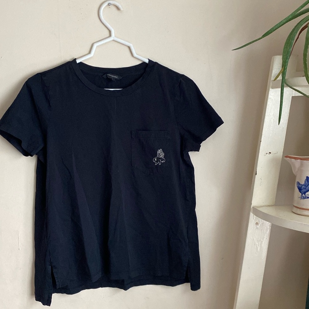 🦋 4 for $20! 🌼

Hand embroidered banana republic shirt